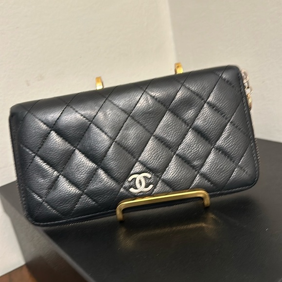 Chanel Long Zipper black wallet in good condition - Picture 4 of 16